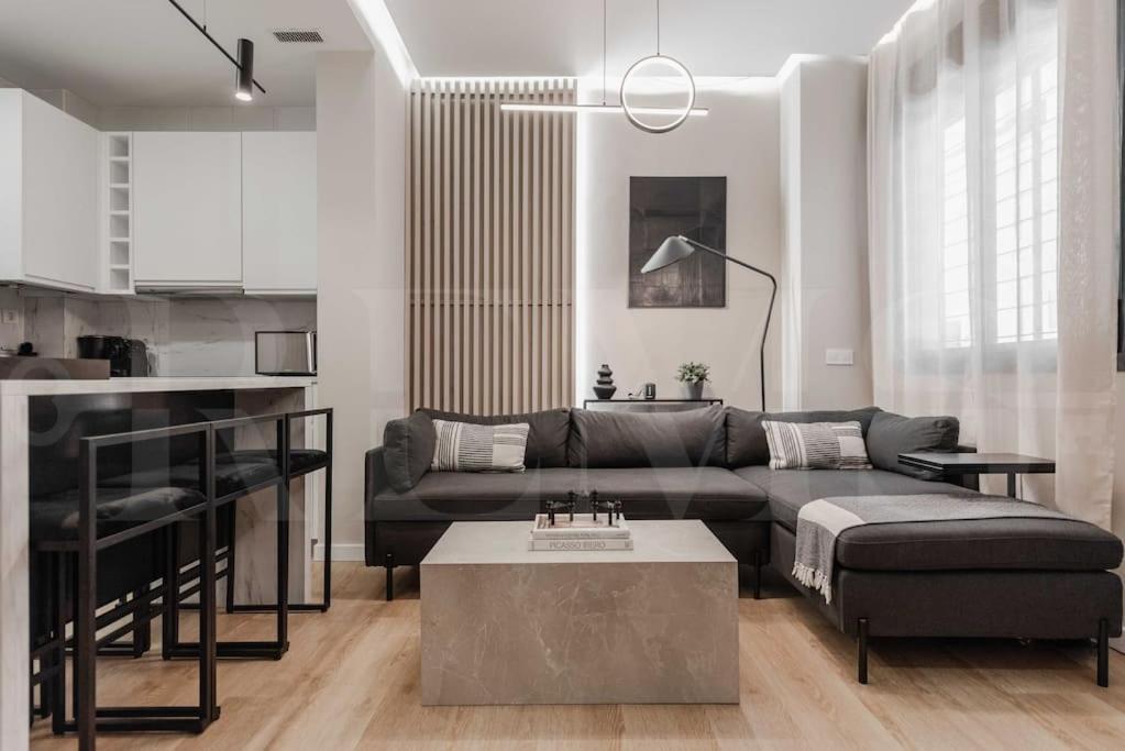 Contemporary Minimalist Apartment By Rems Málaga Eksteriør billede