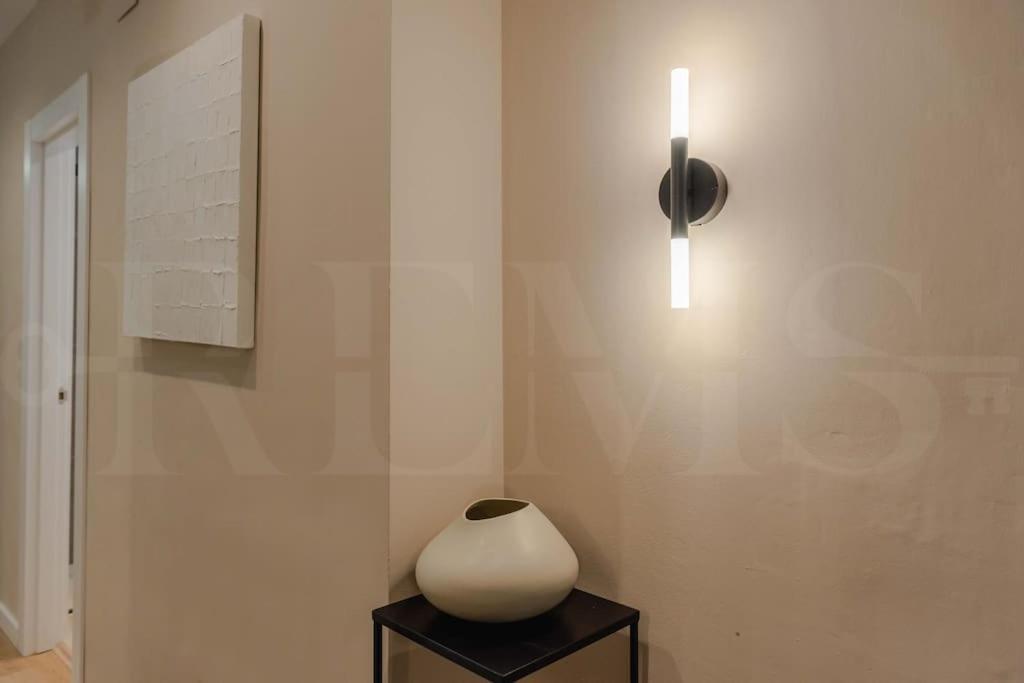 Contemporary Minimalist Apartment By Rems Málaga Eksteriør billede