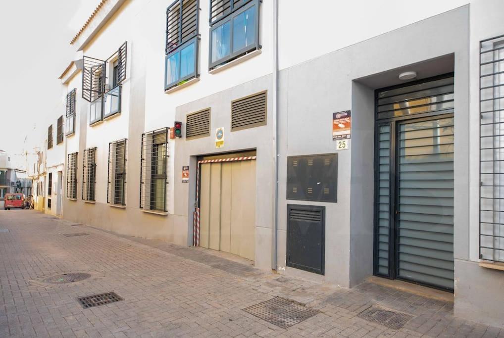 Contemporary Minimalist Apartment By Rems Málaga Eksteriør billede