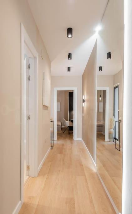 Contemporary Minimalist Apartment By Rems Málaga Eksteriør billede