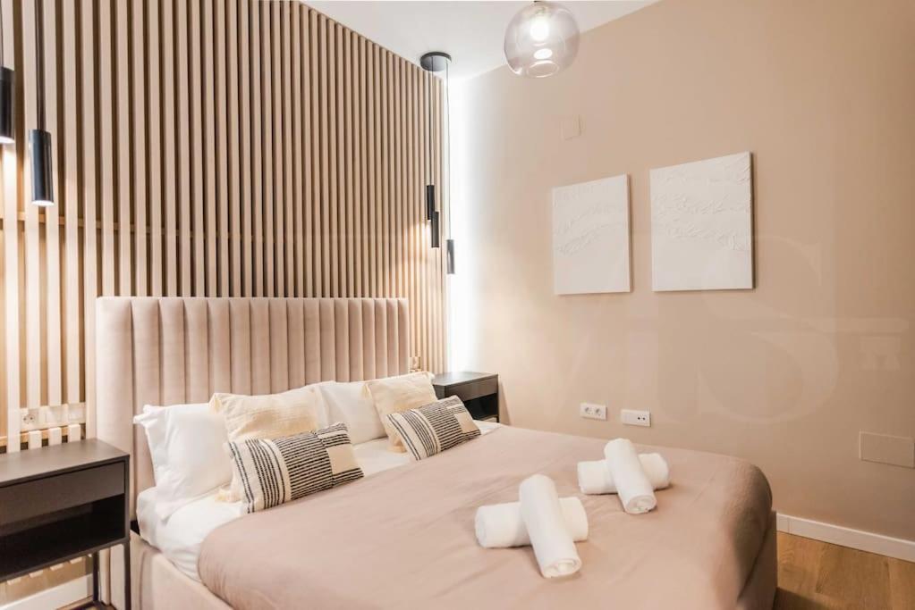 Contemporary Minimalist Apartment By Rems Málaga Eksteriør billede