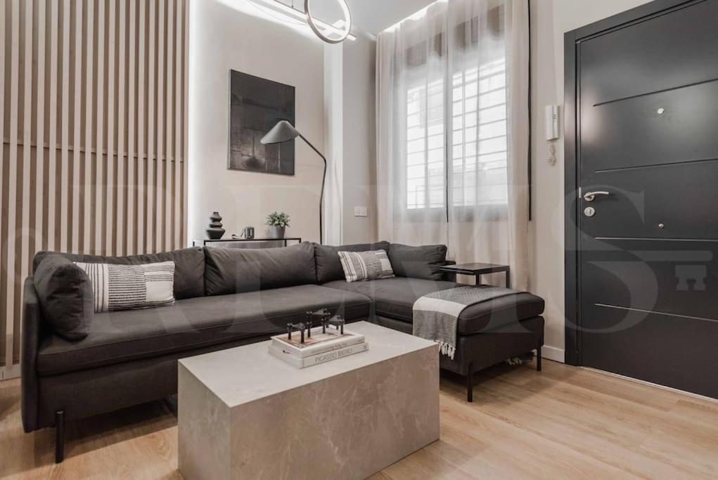 Contemporary Minimalist Apartment By Rems Málaga Eksteriør billede