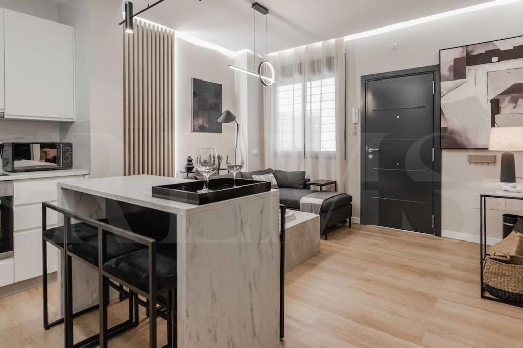 Contemporary Minimalist Apartment By Rems Málaga Eksteriør billede