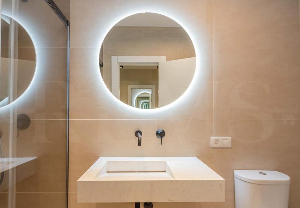 Contemporary Minimalist Apartment By Rems Málaga Eksteriør billede