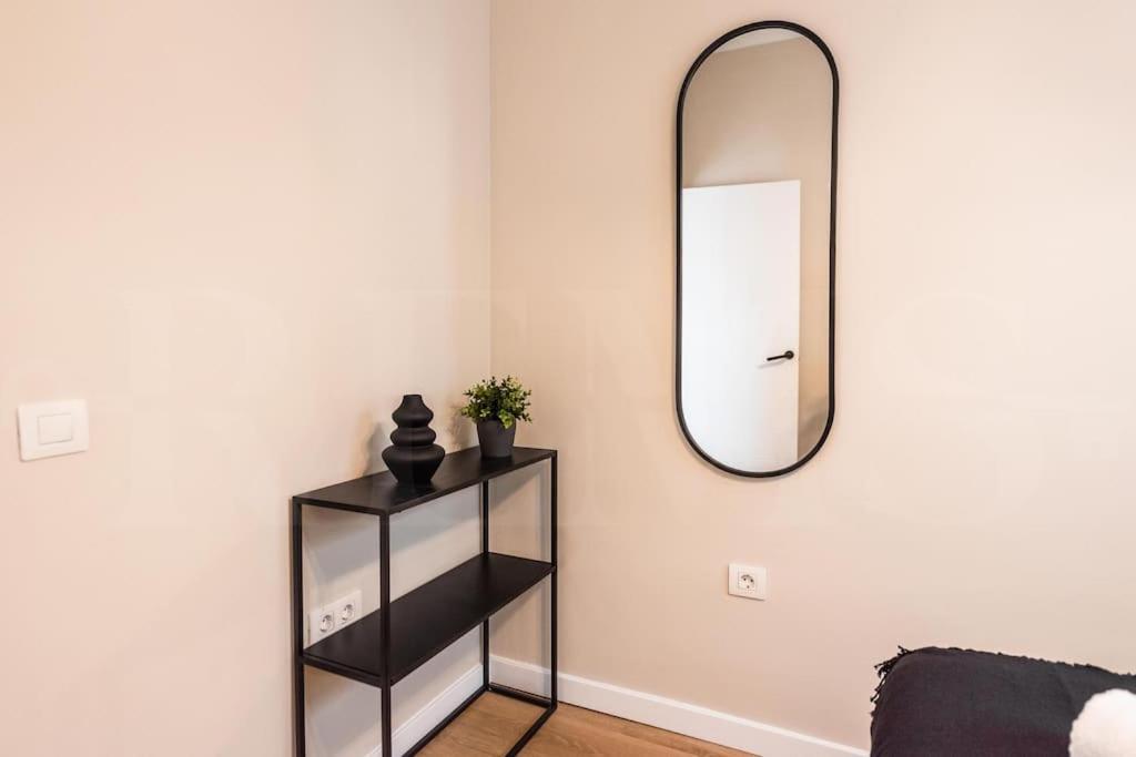 Contemporary Minimalist Apartment By Rems Málaga Eksteriør billede